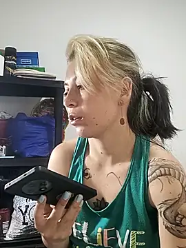 Snapshot of Tefannyy_ chatting on 04/20/26, 01:25 Tefannyy online show from 04/20/26, 01:25