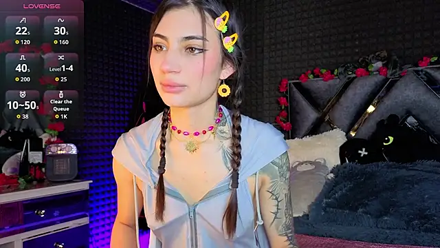 Snapshot of SolBeaumont1 chatting on 03/04/26, 10:38 SolBeaumont1 online show from 03/04/26, 10:38