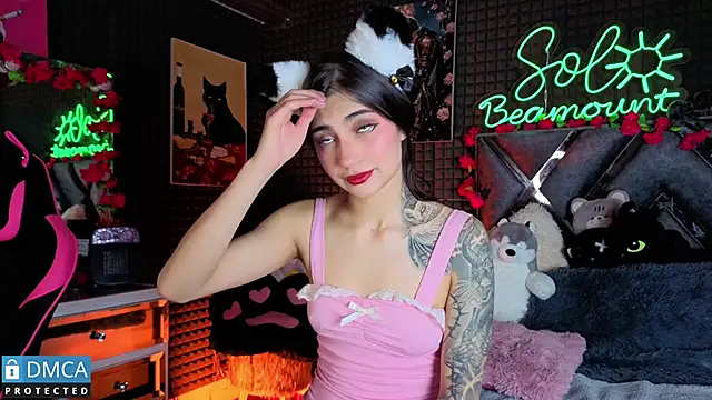 Snapshot of SolBeaumont1 chatting on 04/10/26, 08:35 SolBeaumont1 online show from 04/10/26, 08:35