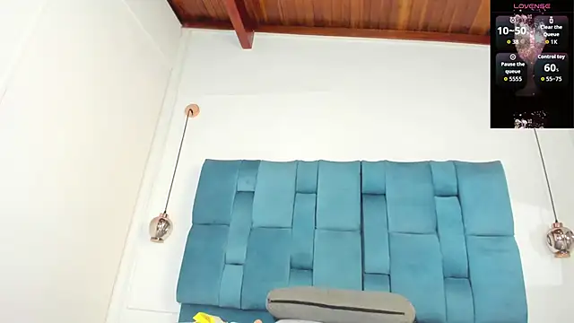 mia  fernandez online show from 12/22/25, 06:49