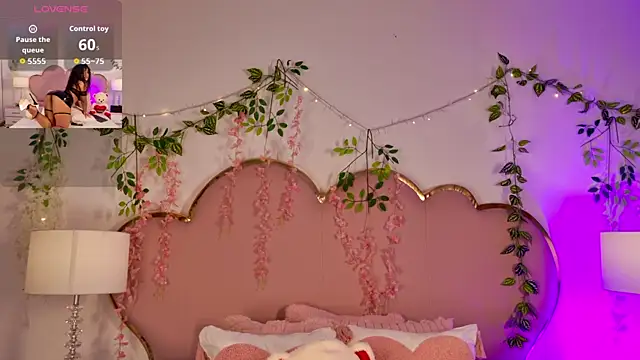 NahiaraReina online show from 03/18/26, 01:36