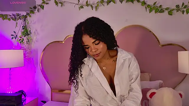 Snapshot of NahiaraReina chatting on 06/03/26, 02:33 NahiaraReina online show from 06/03/26, 02:33