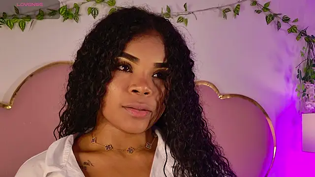 Snapshot of NahiaraReina chatting on 06/17/26, 01:34 NahiaraReina online show from 06/17/26, 01:34