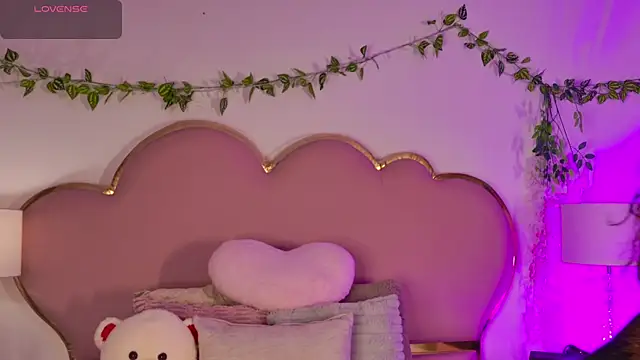 Snapshot of NahiaraReina chatting on 06/25/26, 01:37 NahiaraReina online show from 06/25/26, 01:37