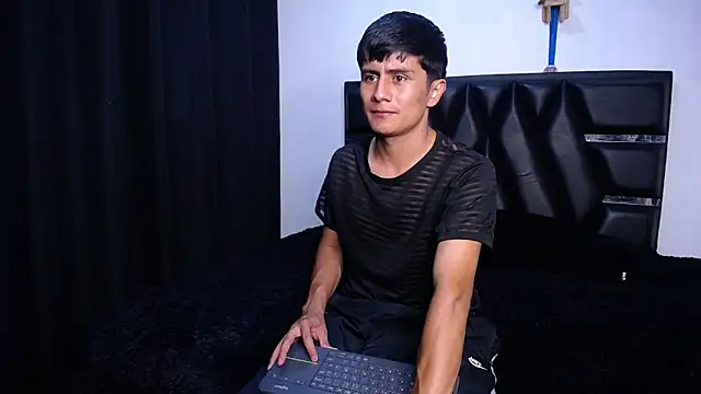 Snapshot of The__Rodriguez chatting on 03/26/26, 04:23 The Rodriguez online show from 03/26/26, 04:23