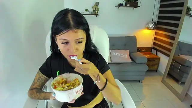 yenny garcia online show from 09/13/25, 05:35