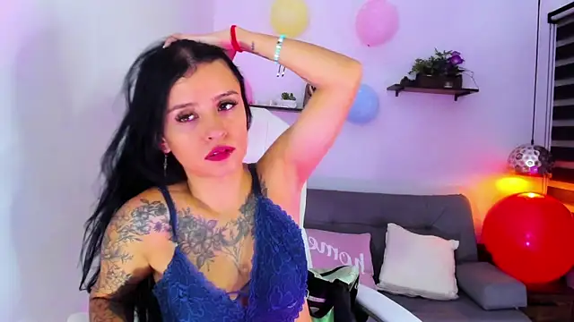 yenny garcia online show from 10/24/25, 04:36