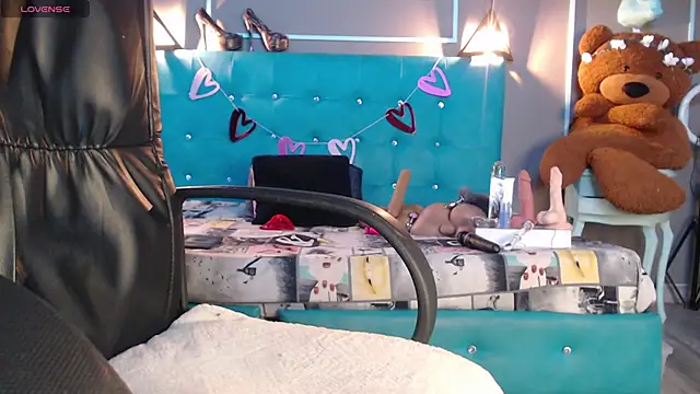 Snapshot of engel_devil chatting on 02/16/26, 12:01 engel devil online show from 02/16/26, 12:01