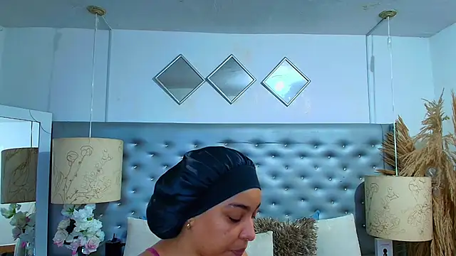 EileenBenzon online show from 02/11/26, 03:39