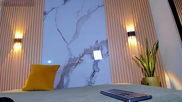 Snapshot of Lil_eva2 chatting on 10/25/25, 07:30 Lil eva2 online show from 10/25/25, 07:30