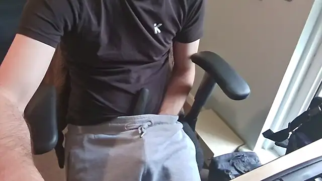 Snapshot of an4y8ot chatting on 03/01/26, 02:30 an4y8ot online show from 03/01/26, 02:30