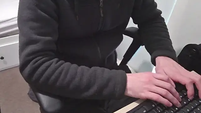 Snapshot of an4y8ot chatting on 03/05/26, 09:05 an4y8ot online show from 03/05/26, 09:05