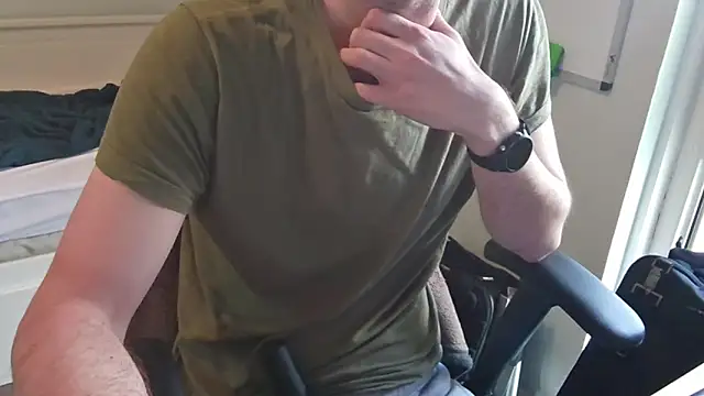 Snapshot of an4y8ot chatting on 03/25/26, 04:24 an4y8ot online show from 03/25/26, 04:24