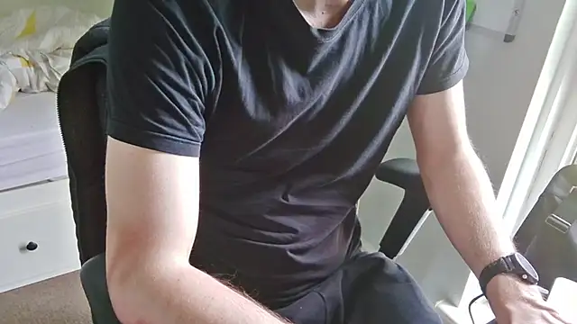 Snapshot of an4y8ot chatting on 04/07/26, 12:05 an4y8ot online show from 04/07/26, 12:05