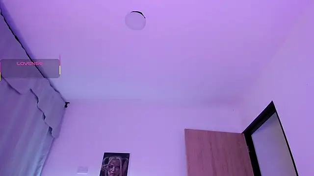 Snapshot of gaby_desire777 chatting on 11/13/25, 06:23 gaby desire777 online show from 11/13/25, 06:23