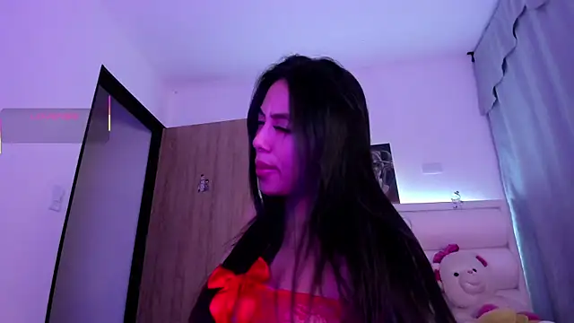 Snapshot of gaby_desire777 chatting on 12/22/25, 06:43 gaby desire777 online show from 12/22/25, 06:43