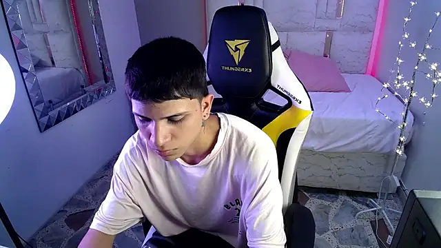 Brayan lopezz online show from 01/07/25, 04:27