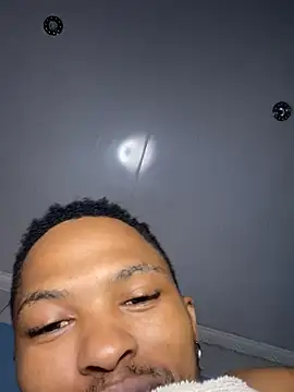 Snapshot of BlueIceCube chatting on 01/15/25, 04:36 BlueIceCube online show from 01/15/25, 04:36