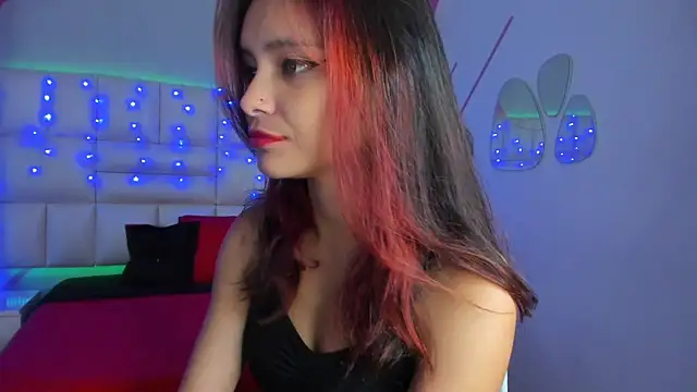 Snapshot of Salome_rouse1 chatting on 10/22/25, 01:17 Salome rouse1 online show from 10/22/25, 01:17