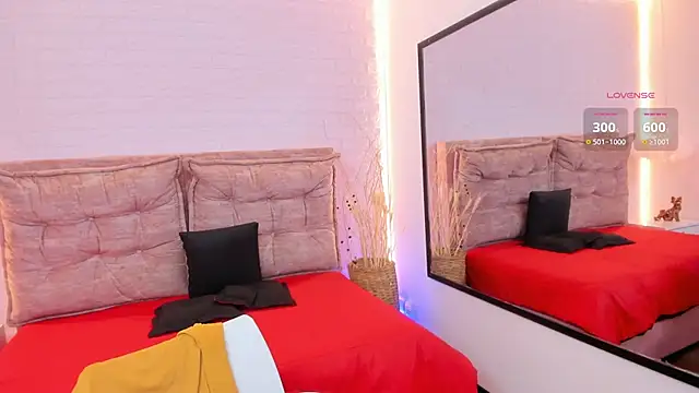 Snapshot of Salome_rouse1 chatting on 12/14/25, 02:33 Salome rouse1 online show from 12/14/25, 02:33