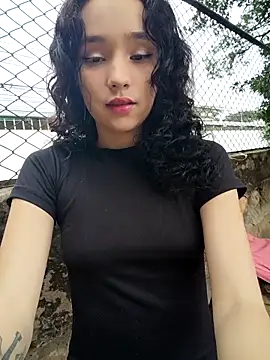 sweet outdoor charm online show from 02/08/26, 07:28