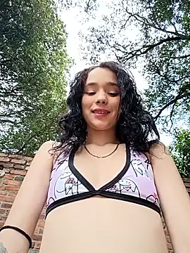 Snapshot of sweet_outdoor_charm chatting on 03/15/26, 08:04 sweet outdoor charm online show from 03/15/26, 08:04