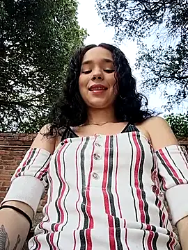 Snapshot of sweet_outdoor_charm chatting on 03/20/26, 07:52 sweet outdoor charm online show from 03/20/26, 07:52