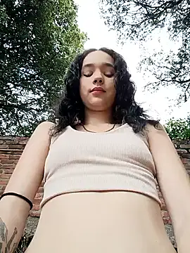 Snapshot of sweet_outdoor_charm chatting on 03/21/26, 08:01 sweet outdoor charm online show from 03/21/26, 08:01