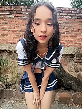 Snapshot of sweet_outdoor_charm chatting on 03/22/26, 08:01 sweet outdoor charm online show from 03/22/26, 08:01