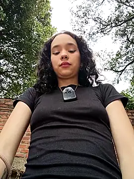 Snapshot of sweet_outdoor_charm chatting on 04/01/26, 07:33 sweet outdoor charm online show from 04/01/26, 07:33