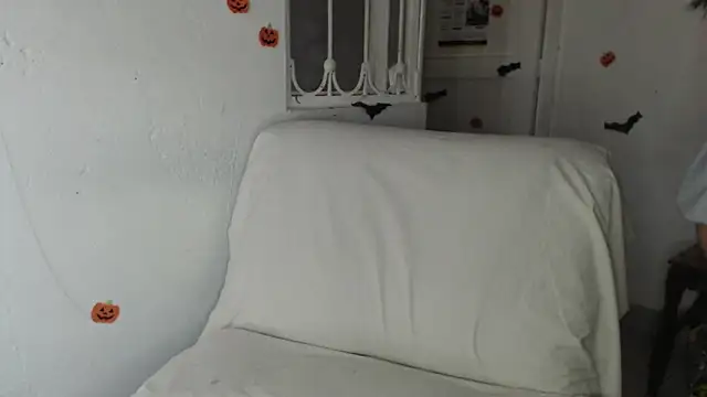 Snapshot of skinny_sweet2411 chatting on 11/06/25, 08:32 skinny sweet2411 online show from 11/06/25, 08:32