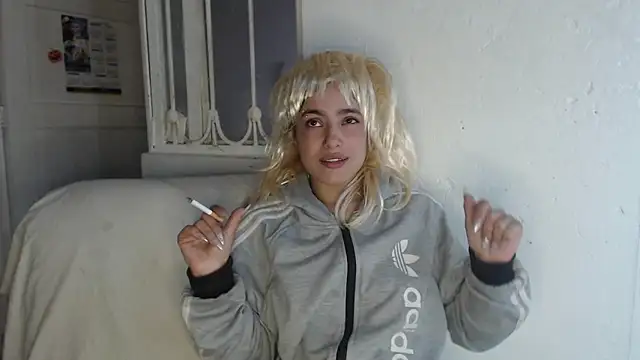 Snapshot of skinny_sweet2411 chatting on 11/12/25, 03:12 skinny sweet2411 online show from 11/12/25, 03:12