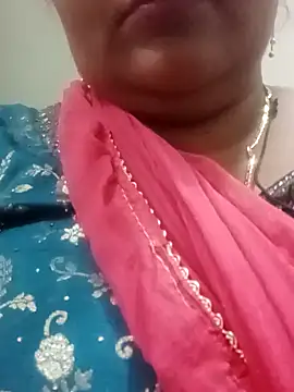 Snapshot of seemi_bhabhi chatting on 02/14/25, 10:49 seemi bhabhi online show from 02/14/25, 10:49