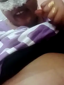 Snapshot of seemi_bhabhi chatting on 03/01/25, 10:02 seemi bhabhi online show from 03/01/25, 10:02