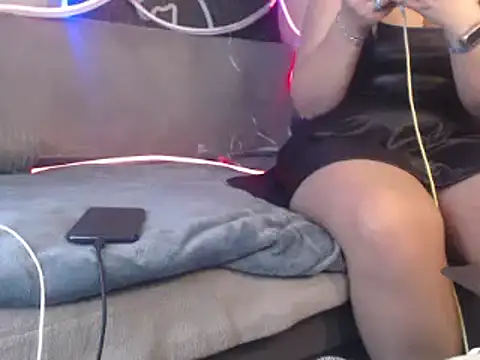 Snapshot of GoddessMonicaNylon chatting on 12/16/24, 08:41 GoddessMonicaNylon online show from 12/16/24, 08:41