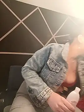 Snapshot of Nell-X chatting on 01/19/26, 12:42 Nell-X online show from 01/19/26, 12:42