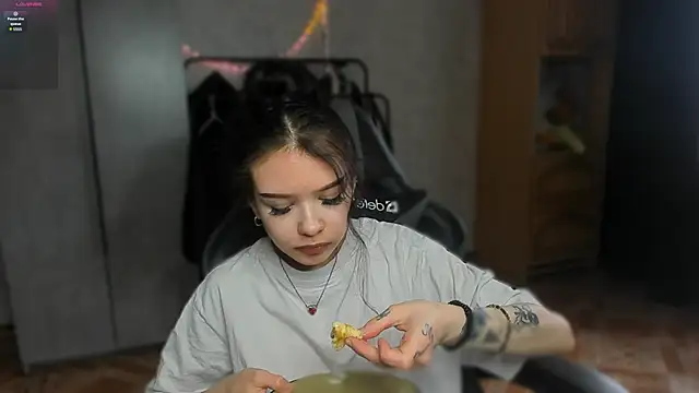 Snapshot of SweetyDeviliya chatting on 04/09/26, 04:12 SweetyDeviliya online show from 04/09/26, 04:12