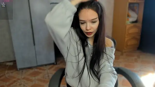 Snapshot of SweetyDeviliya chatting on 04/17/26, 09:23 SweetyDeviliya online show from 04/17/26, 09:23