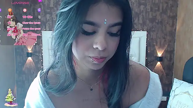 Snapshot of EMALINDA__HILSS chatting on 12/23/24, 03:33 EMALINDA HILSS online show from 12/23/24, 03:33