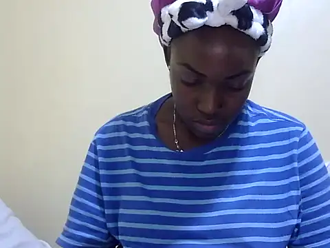 Snapshot of Chichii- chatting on 01/05/25, 01:13 Chichii- online show from 01/05/25, 01:13