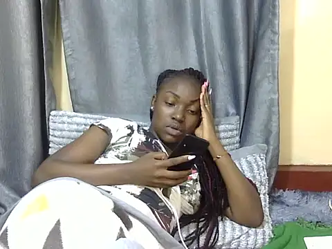 Snapshot of Chichii- chatting on 01/07/25, 09:46 Chichii- online show from 01/07/25, 09:46