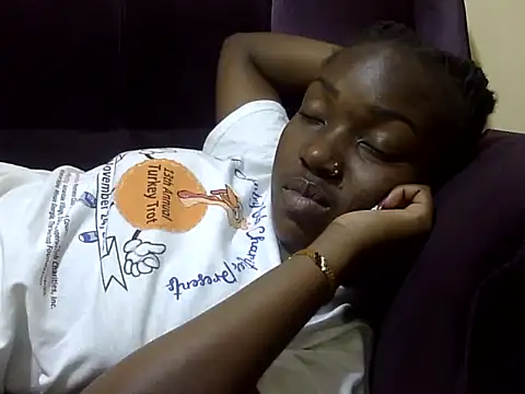 Snapshot of Chichii- chatting on 02/25/25, 10:29 Chichii- online show from 02/25/25, 10:29