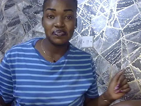 Snapshot of Chichii- chatting on 09/27/25, 01:38 Chichii- online show from 09/27/25, 01:38