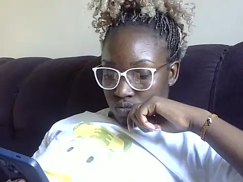 Snapshot of Chichii- chatting on 12/15/25, 02:10 Chichii- online show from 12/15/25, 02:10