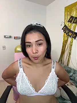 Snapshot of Rousse_blue chatting on 02/06/25, 06:18 Rousse blue online show from 02/06/25, 06:18