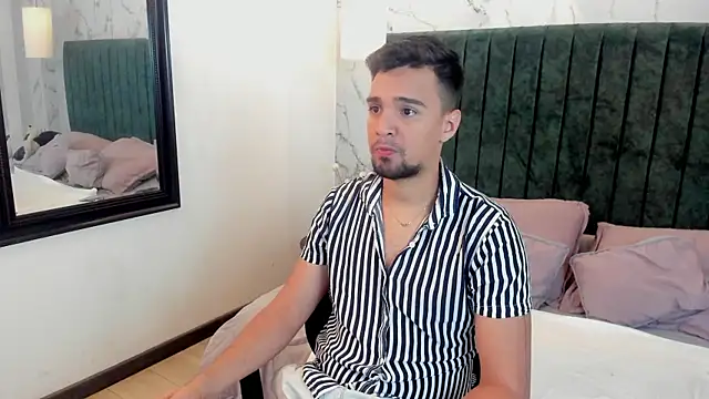 Snapshot of Edward_max chatting on 01/31/25, 03:30 Edward max online show from 01/31/25, 03:30