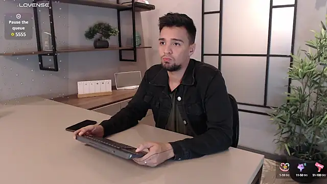 Snapshot of Edward_max chatting on 02/01/25, 03:19 Edward max online show from 02/01/25, 03:19