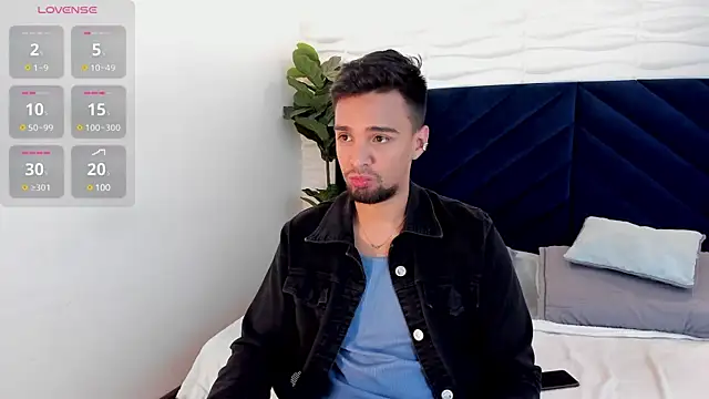 Snapshot of Edward_max chatting on 02/02/25, 12:09 Edward max online show from 02/02/25, 12:09