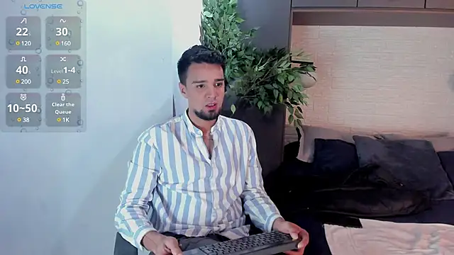 Snapshot of Edward_max chatting on 02/16/25, 03:26 Edward max online show from 02/16/25, 03:26