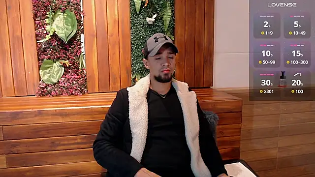 Snapshot of Edward_max chatting on 02/17/25, 03:25 Edward max online show from 02/17/25, 03:25